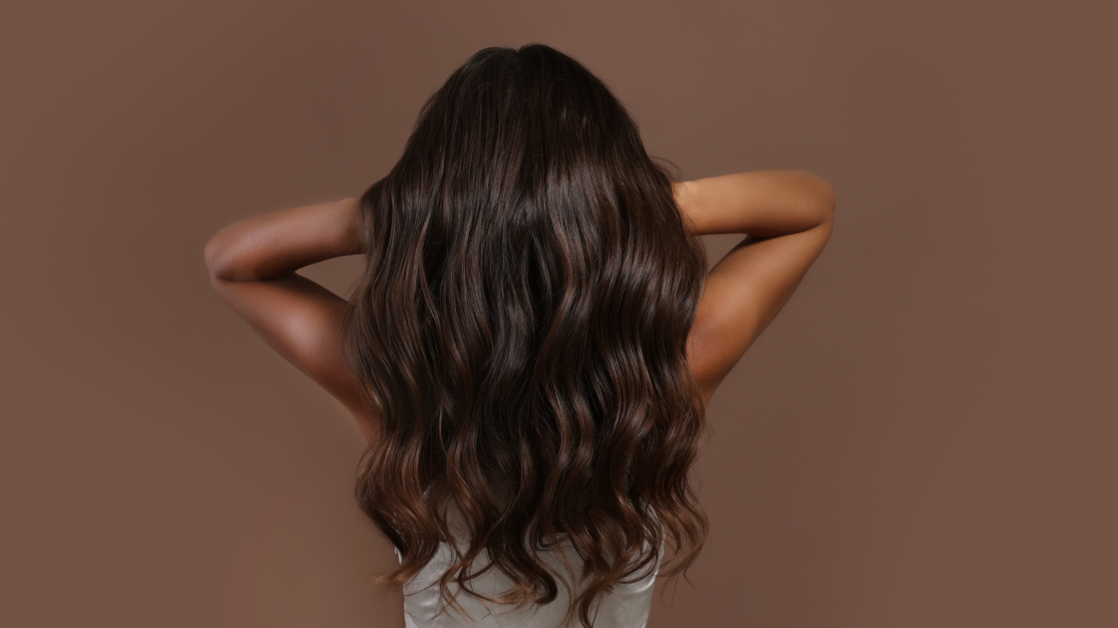 mulher exibindo o cabelo