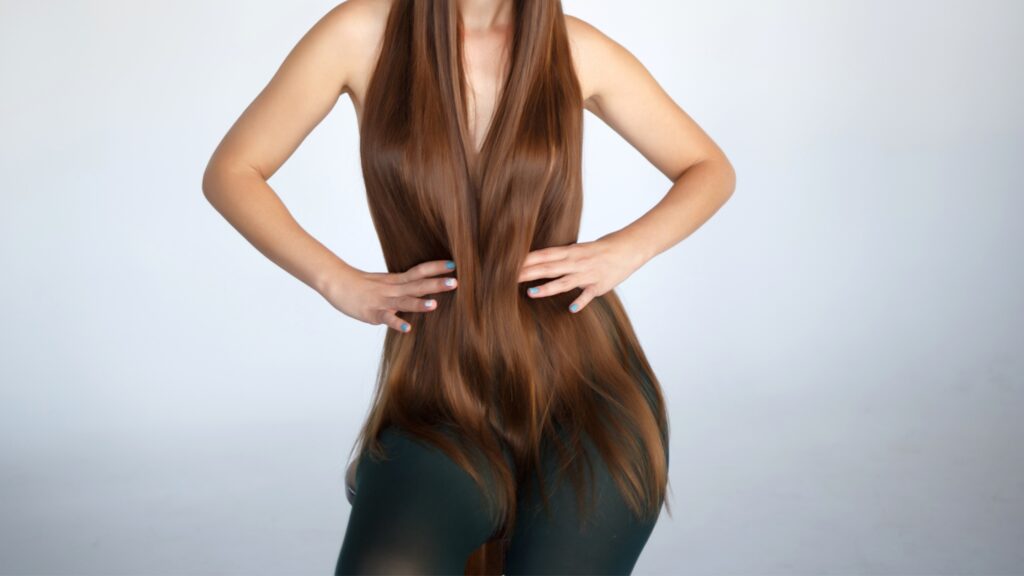 Mulher exibindo Cabelo longo