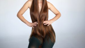 Mulher exibindo Cabelo longo