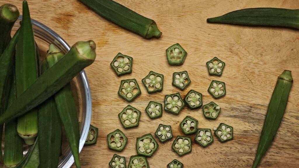 Quiabo cortado em fatias